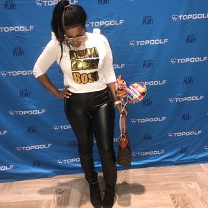 Meet your Posher, Simona